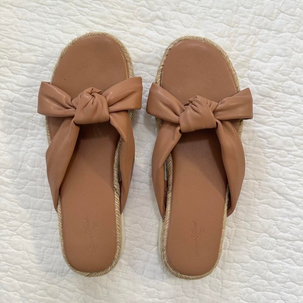 Universal thread tan bow sandals